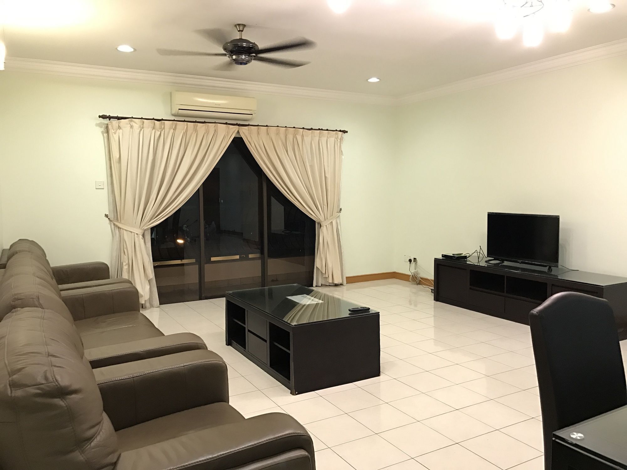 Sunset & Seaview Vacation Condos At Marina Court Resort Condo Кота Кинабалу Екстериор снимка