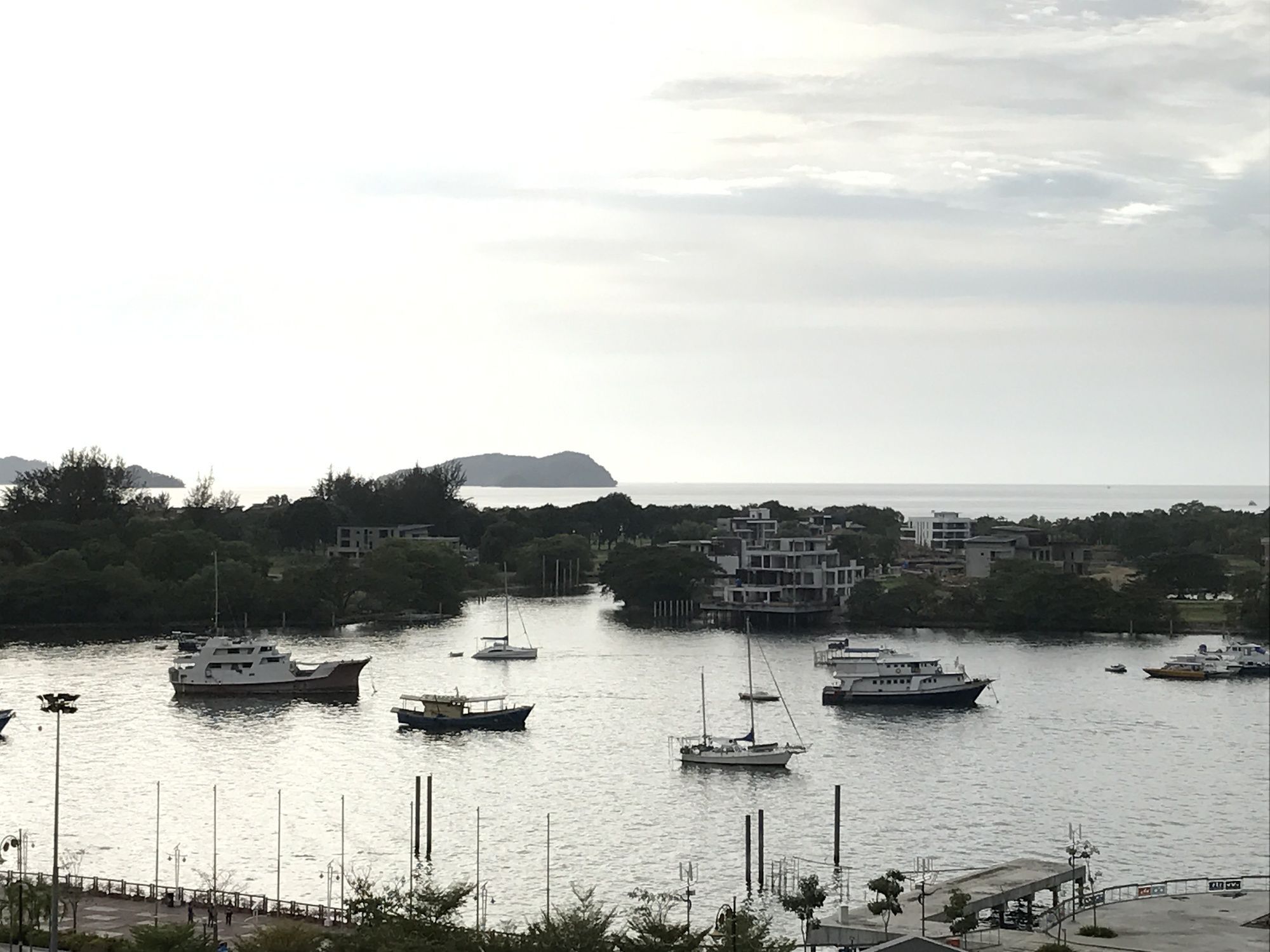 Sunset & Seaview Vacation Condos At Marina Court Resort Condo Кота Кинабалу Екстериор снимка